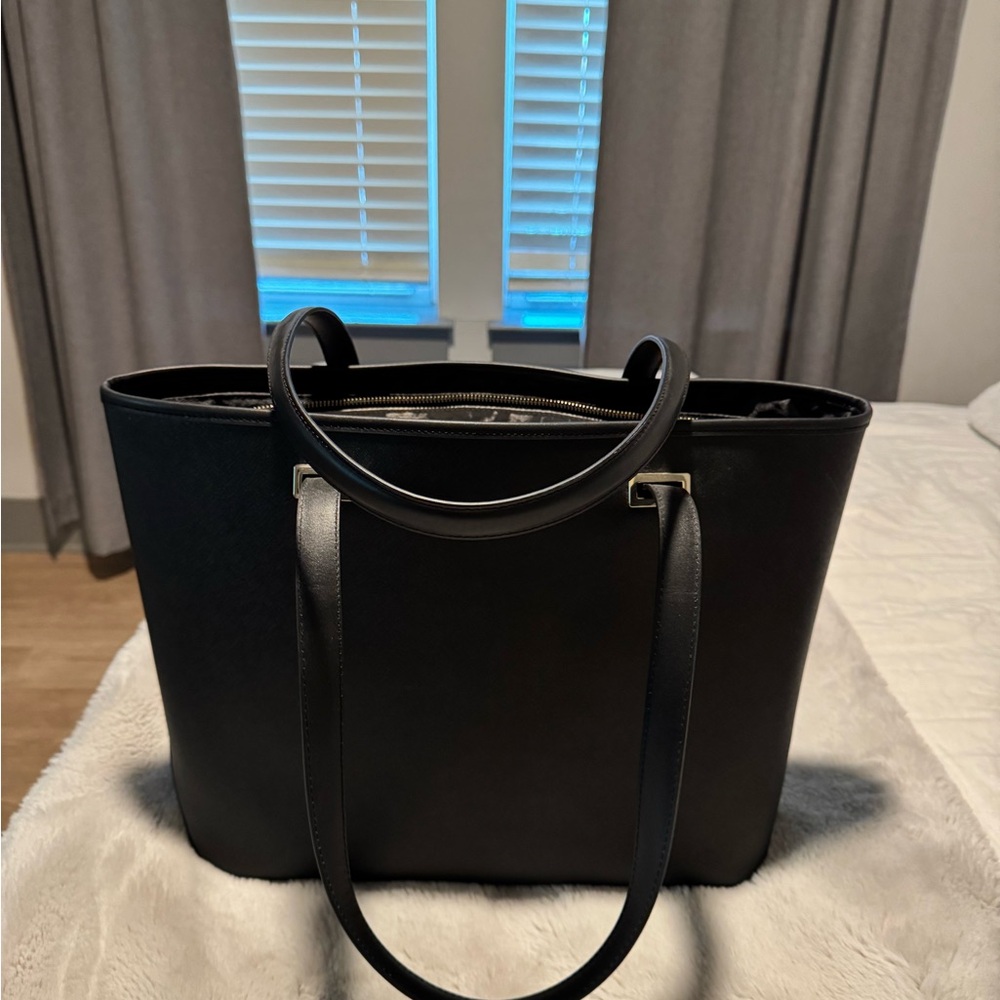 Lo and Sons Seville tote bag, brand new with packaging never been used!